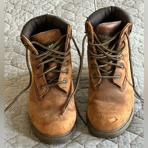 Well-loved Bass waterproof insulated boots - men’s size 7m. Priced to sell!
